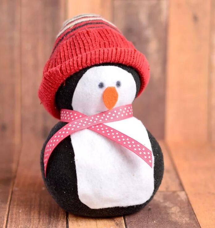 Как сделать елочную игрушку снеговика
