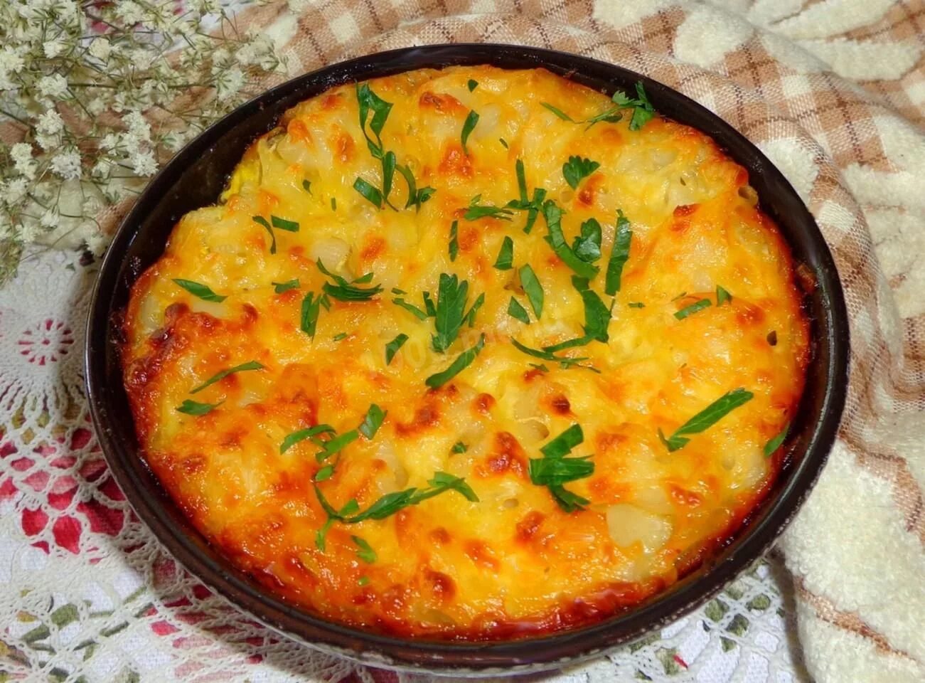 Макаронная запеканка с яйцом. Запеканка из макарон с сыром. макароны запеченные с яйцом. макароны запеченные с сыром. макароны с сыром и яйцом в духовке.