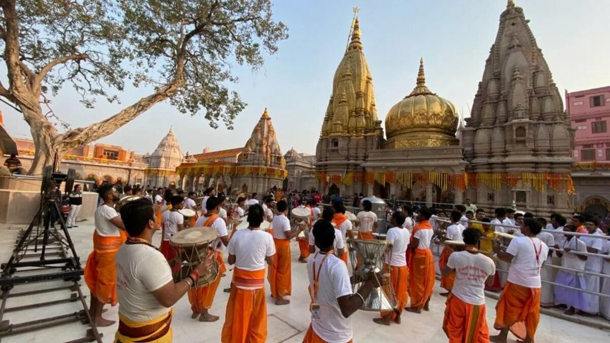 Какому богу посвящен храм каши вишванатха. Индия. Вишванатх храм варанаси. Вишванатх храм варанаси. Вишванатха храм 1002 года.