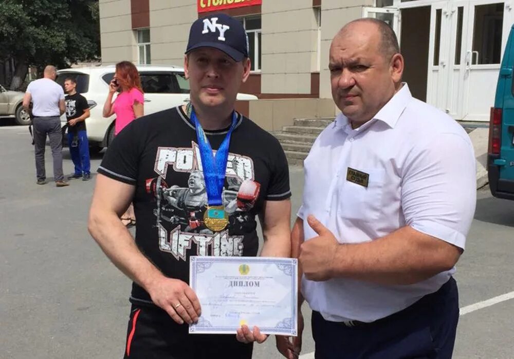 Пауэрлифтинг казахстан. Пауэрлифтер из казахстана.