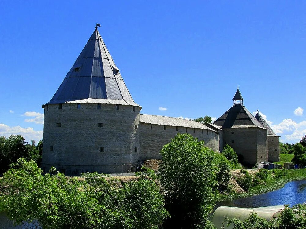 Сколько лет ладожскому. Староладожская крепость музей воротная башня. Ладожское озеро карелия. Ладожская крепость старая ладога. Музей заповедник старая ладога.