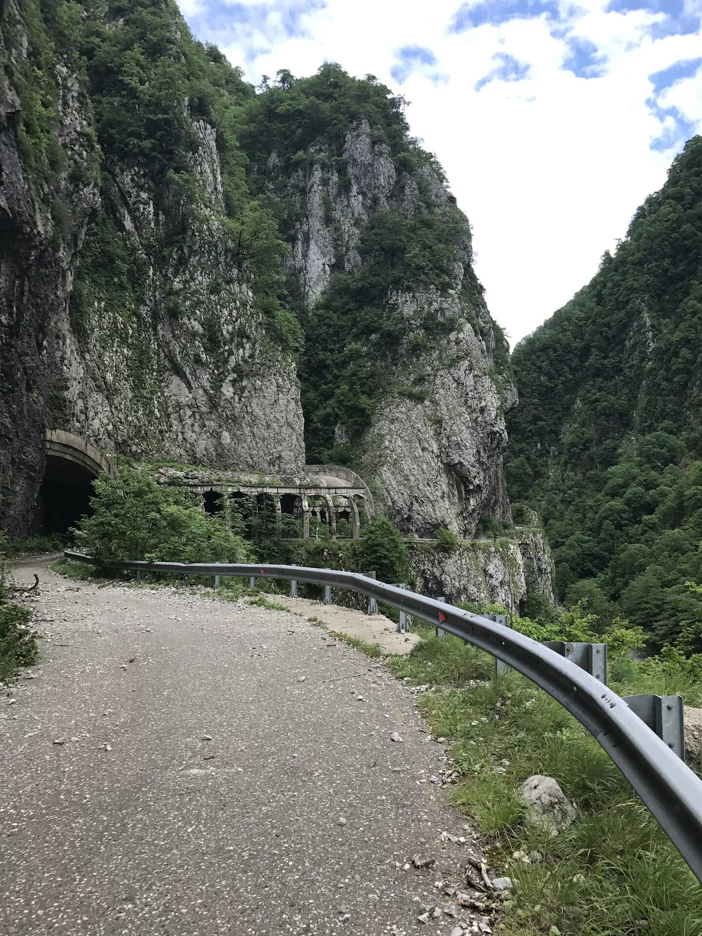 Старая дорога на поляну. Старая дорога Адлер красная Поляна. Старая дорога на красную поляну Сочи. Пронеси Господи дорога на красную поляну. Кепша Старая дорога.