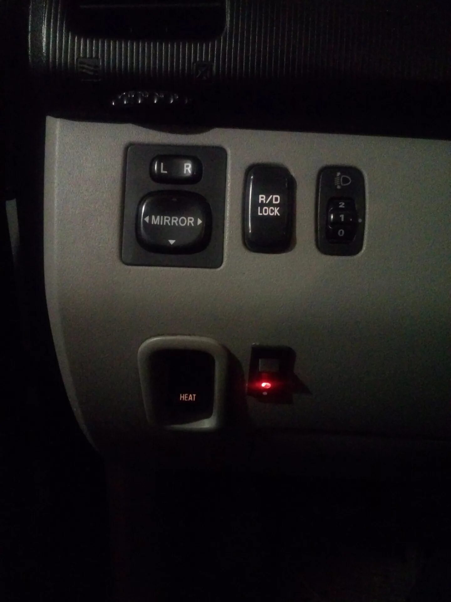 Pwr heat toyota lc 200. Кнопка pwr heat в toyota prado 150. Pwr кнопка land cruiser 200. Подсветка кнопок toyota prado 120. Кнопка power heat.