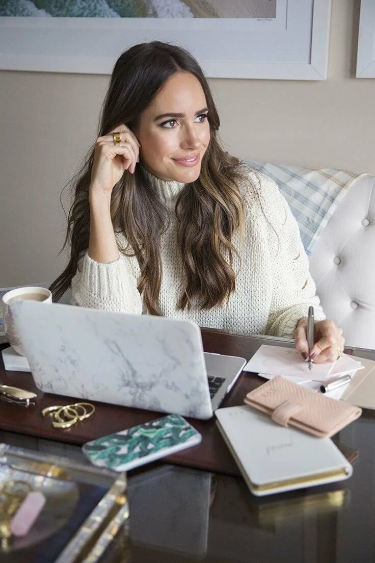 Фотосессия блоггеров. Контент фотосессия. Веб блог. Женщина предприниматель. Ведение блога картинки.