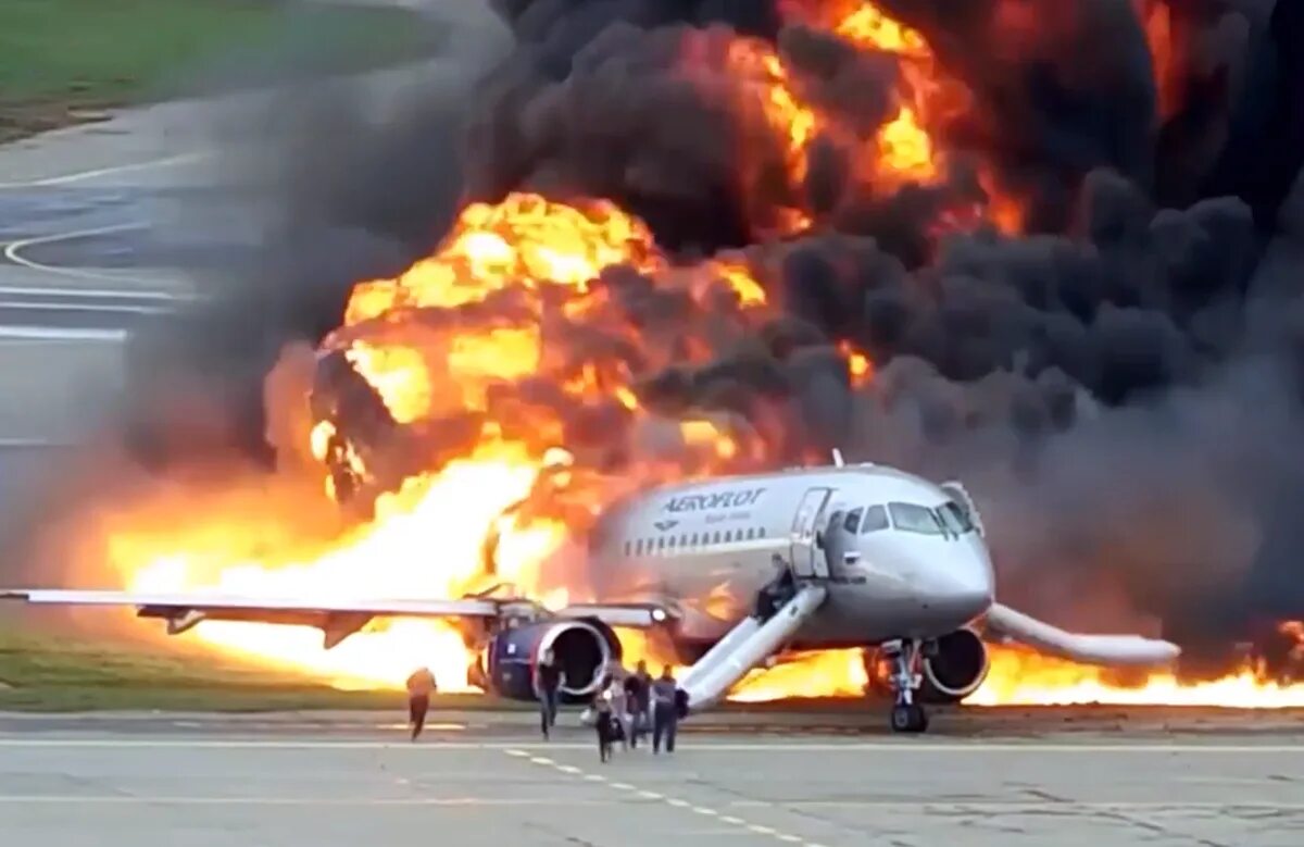 Расследование авиакатастроф 18. Авиакатастрофа ssj-100 в шереметьево. суперджет пожар шереметьево 2019. катастрофа суперджет 100 в шереметьево. катастрофа superjet 100 в шереметьево.