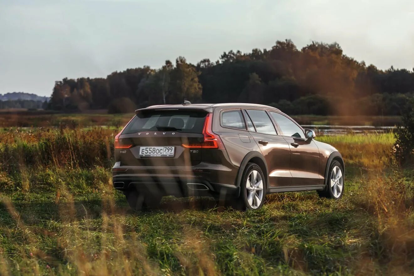 Volvo v60 cross country 2018. Volvo 90 cross country. Skoda octavia scout 2012. Универсал повышенной проходимости. Volvo v60 cross country ii.