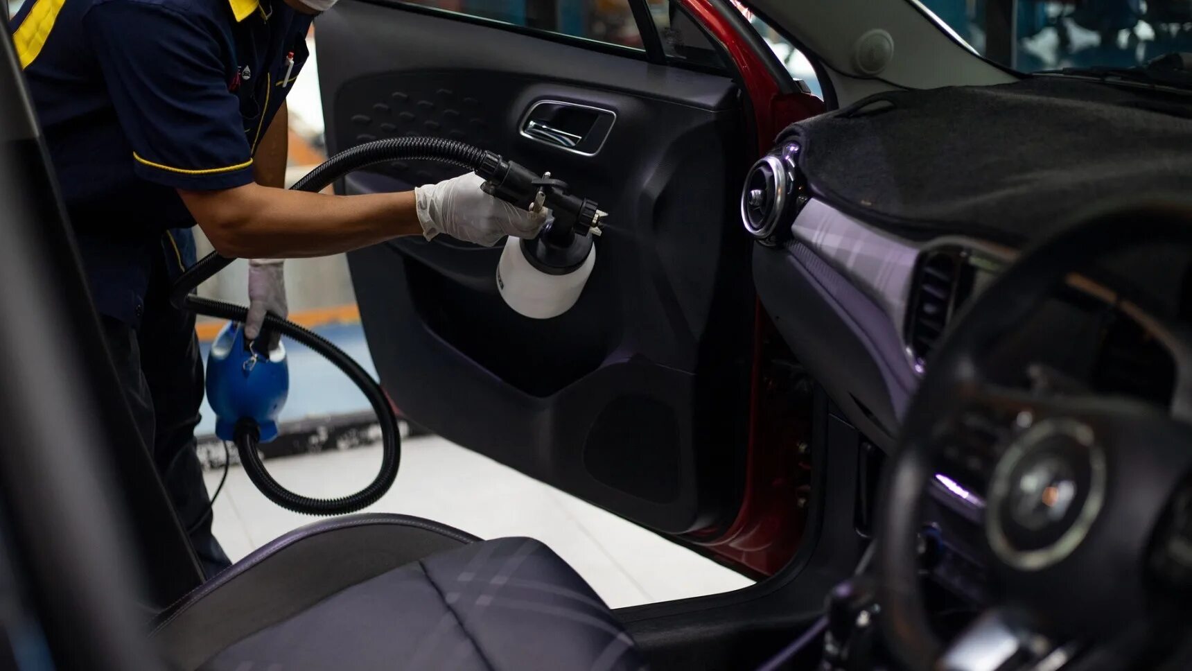 Себестоимость автомобиля. Производство и ремонт машин. Протирает машину. Протирает машину. Дефицит запчастей.