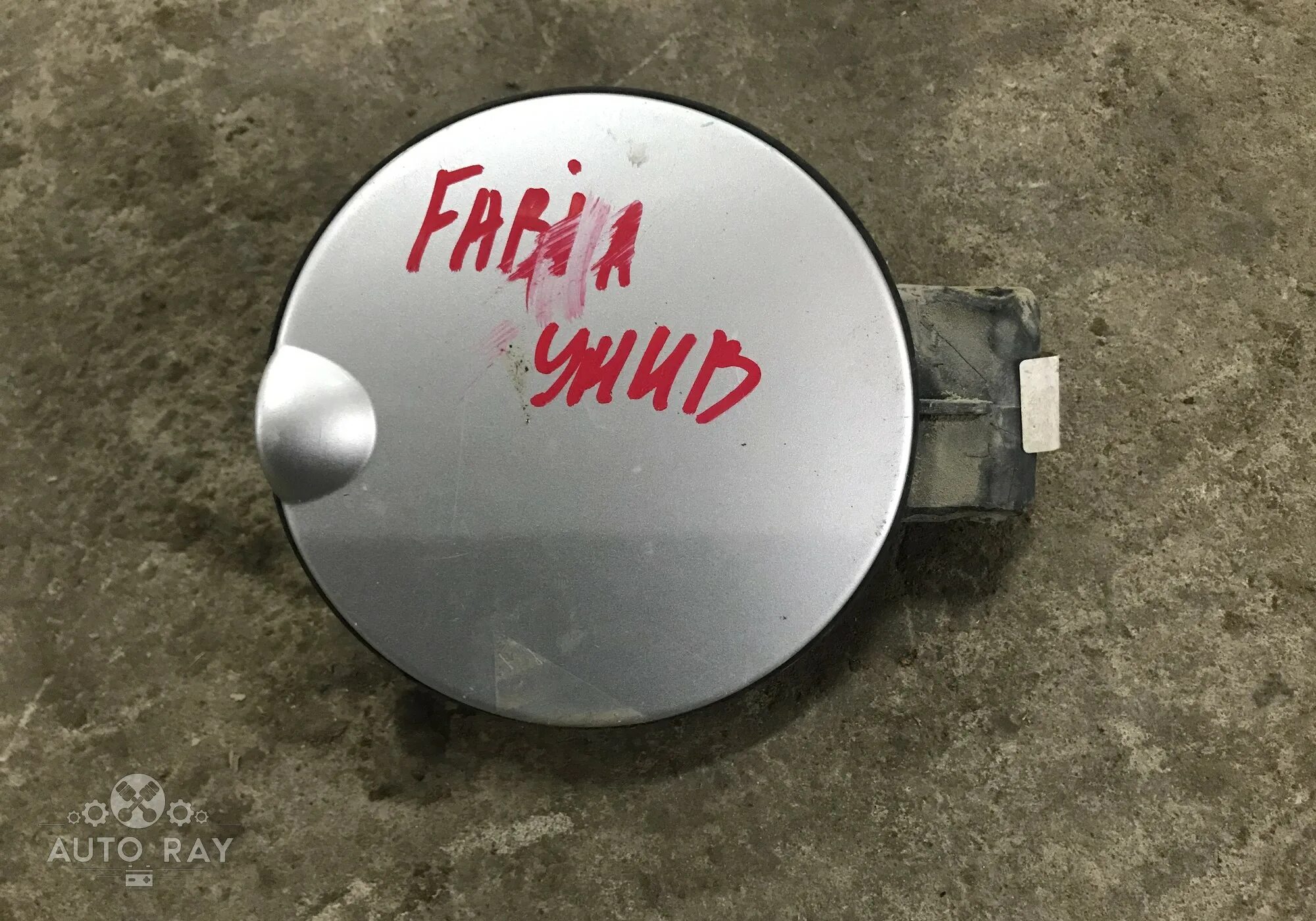 Крышка люка бензобака skoda octavia a5. Снять лючок шкода фабия. Снять лючок шкода фабия. Снять лючок шкода фабия. Люк бензобака skoda fabia 2.