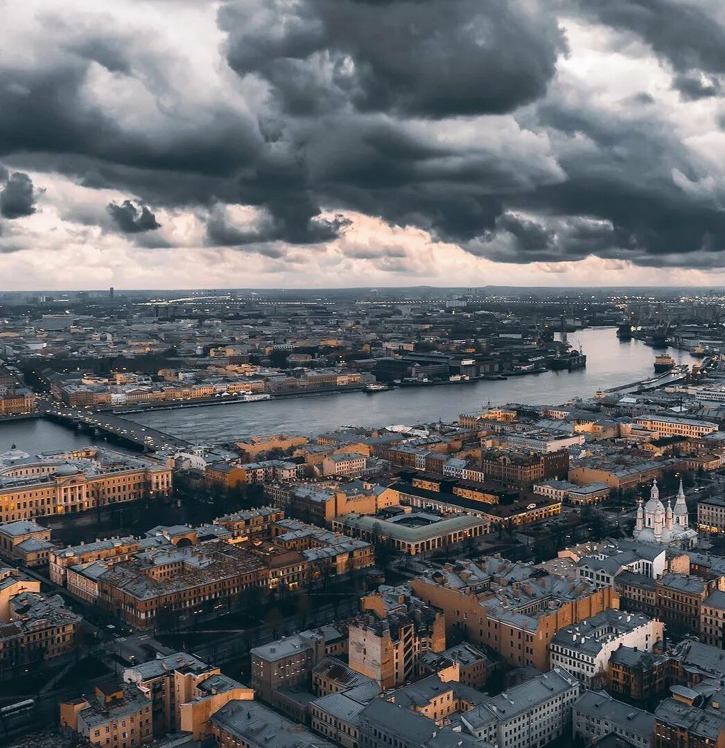 Погодная спб. Ленинград Васильевский остров. Серый Питер Васильевский остров. Василевский остров Питер понарамма. Санкт-Петербург хмурое небо.