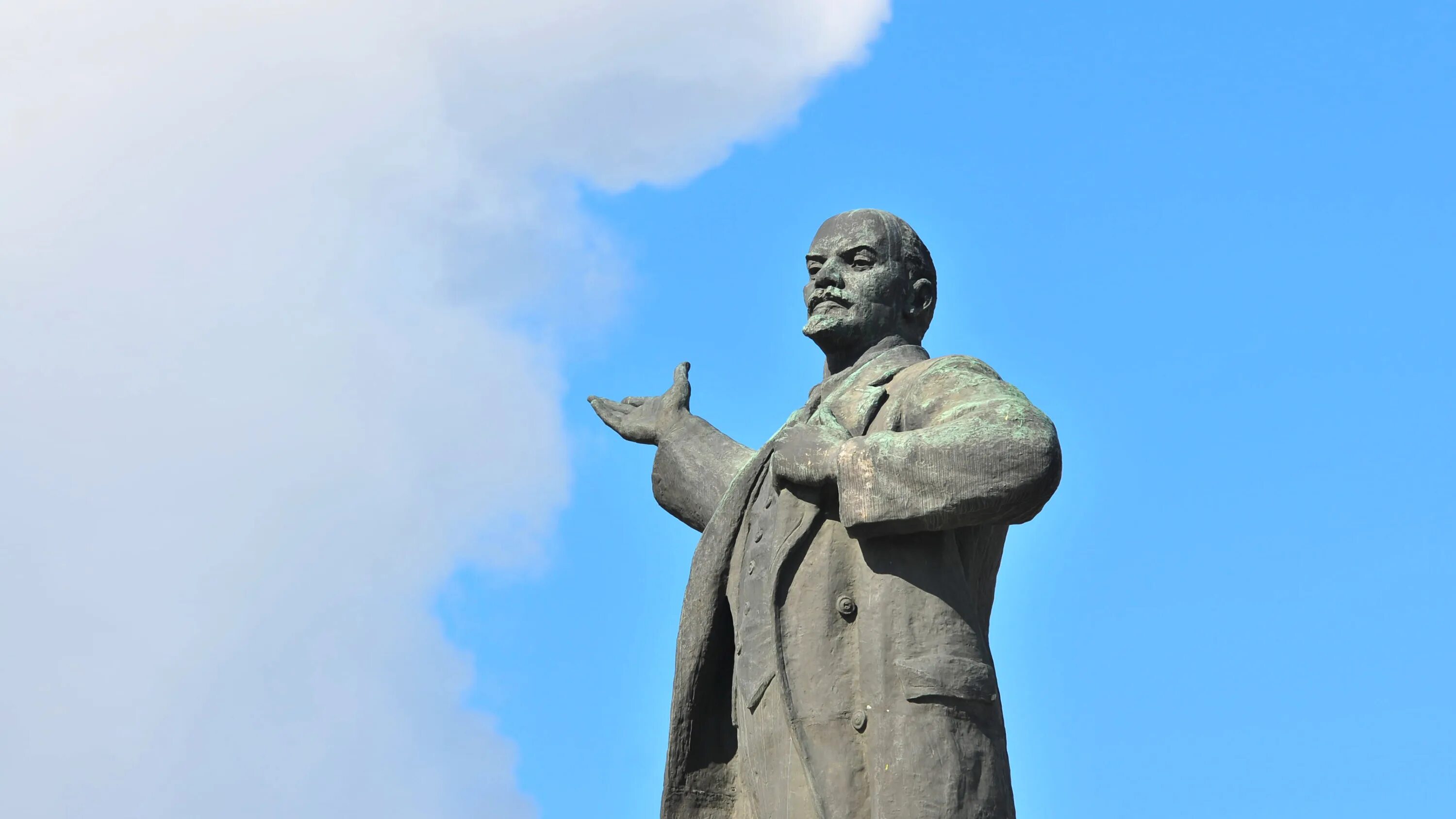 Ленин 1905. Памятник ленину екатеринбург. статуя ленина в екатеринбурге. памятники на ленина ленину в екатеринбурге. памятник ленину в екатеринбурге на площади 1905 года.