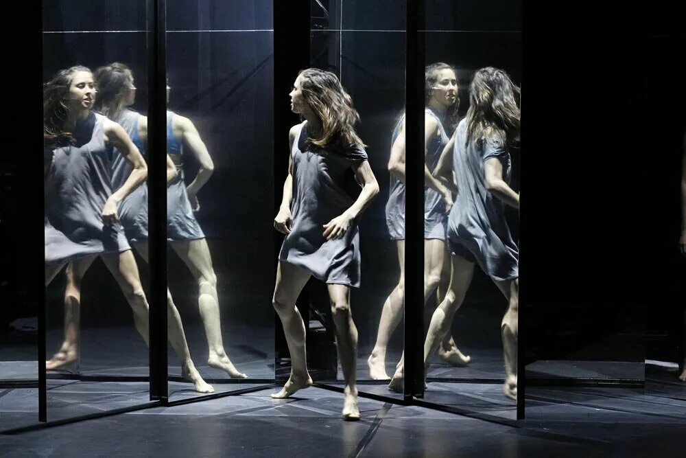Mirror dance