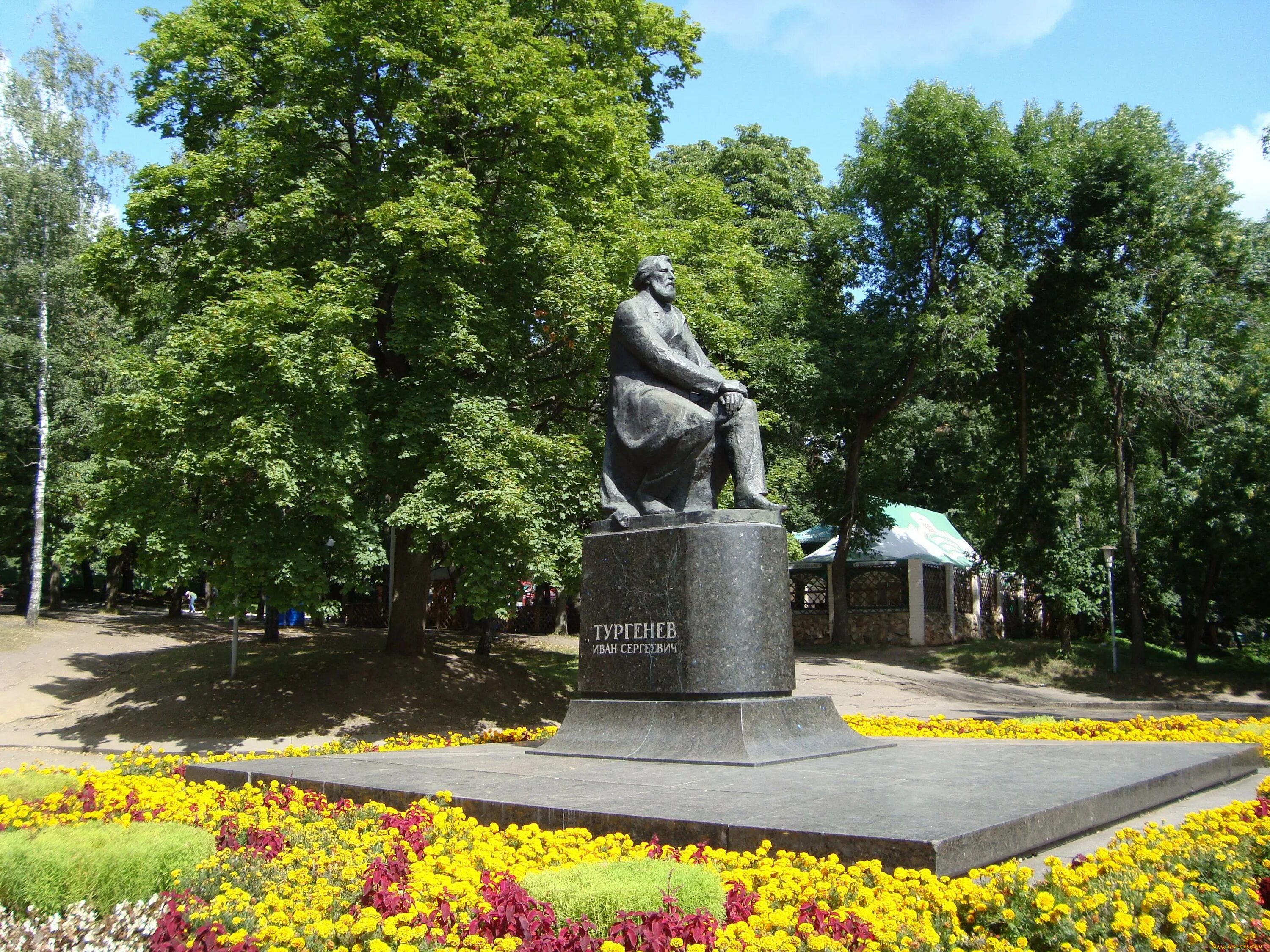 Город поэтов и писателей. Памятник Тургенева в Орле. Памятник Тургеневу в Орле. Памятники Писателям орловцам в Орле.