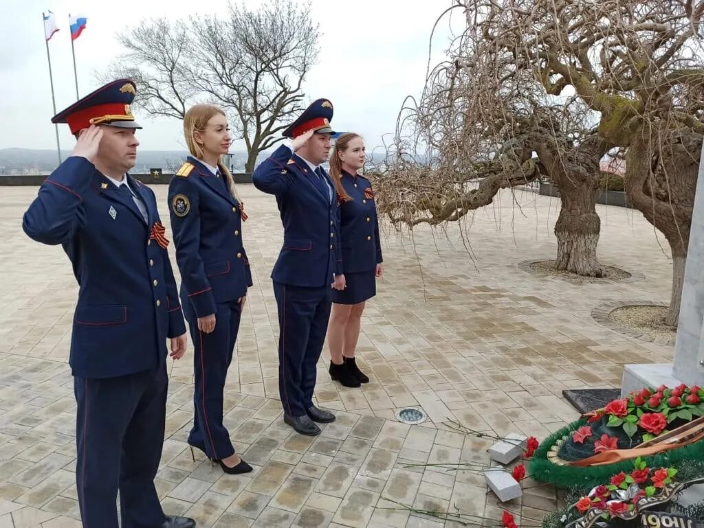 Освобождение керчи 11 апреля. Освобождение керчи. светлый день освобождения керчи левенко. день освобождения керчи картинки.