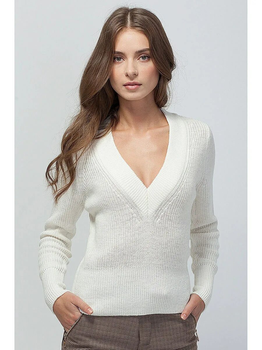 Джемпер brax liz. Свитер с большим вырезом. Женский джемпер с v-образным вырезом. Свитер с вырезом v женский. Свитер с вырезом v женский.