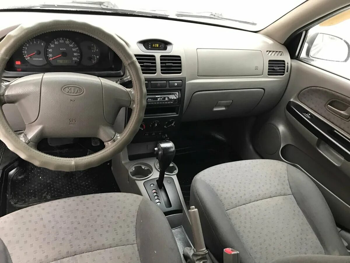 Рио 2005 универсал. Kia Rio 2005 салон автомат. Kia Rio 2005 салон. Киа Рио 2004 универсал салон. Kia Rio 2004 универсал салон.