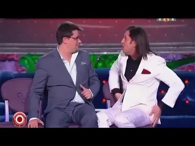 Ведьма гингема из белоснежки и 7 гномов. Баба яга и богатырь рева и харламов. Баба яга рева харламов. Милляр баба яга золотые рога. Резиденция бабы яги сочи парк.
