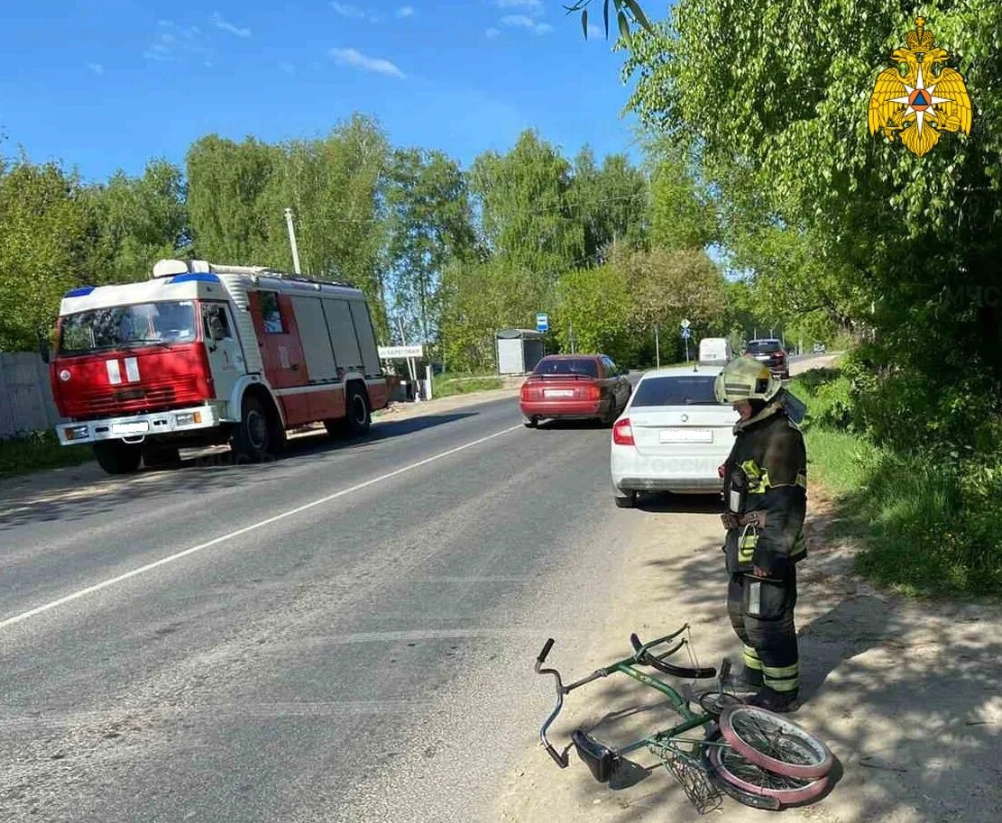 ДТП С участием велосипедиста. Сбил велосипедиста Калуга. Водитель МЧС. Новости калуги сегодня свежие события