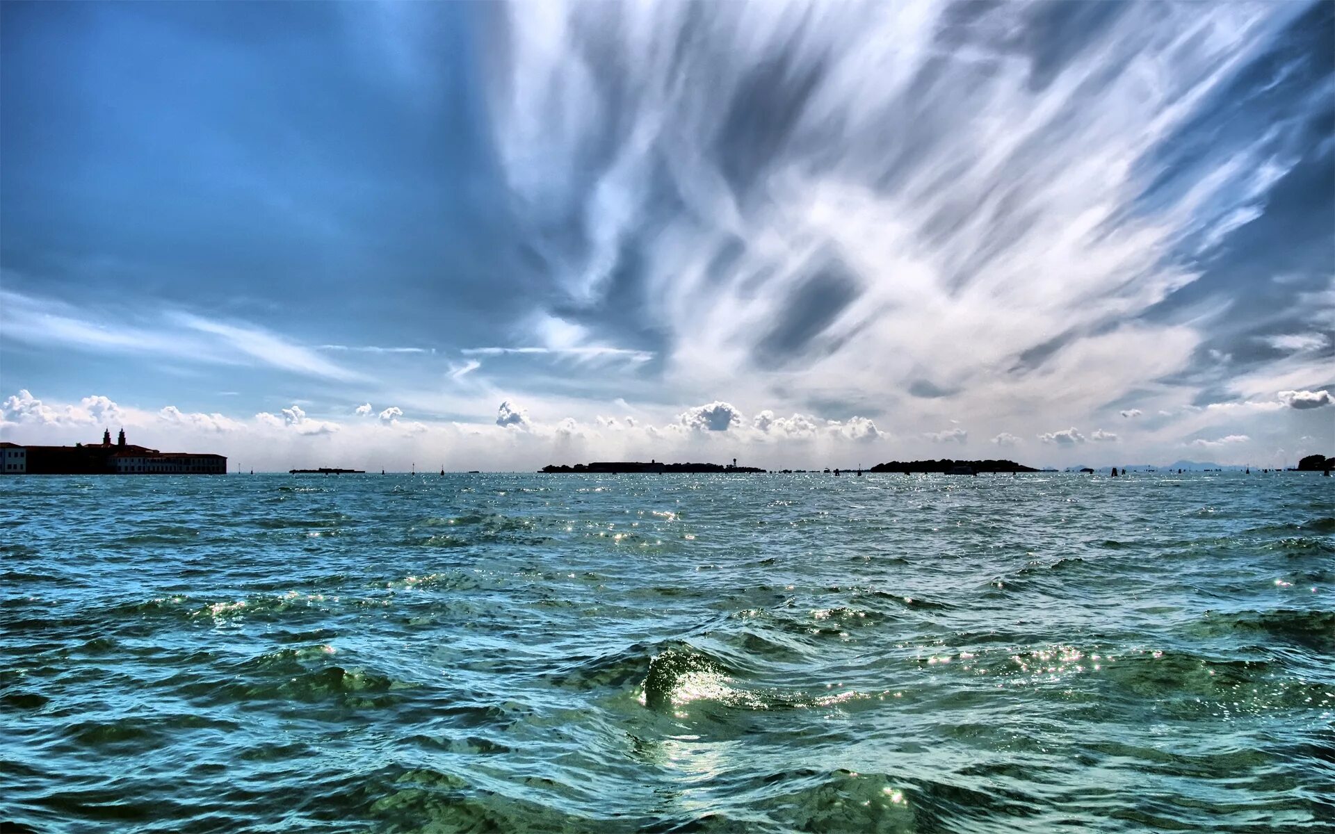 Море гладь. Пасмурное море. Водная гладь. Море красивая гладь.