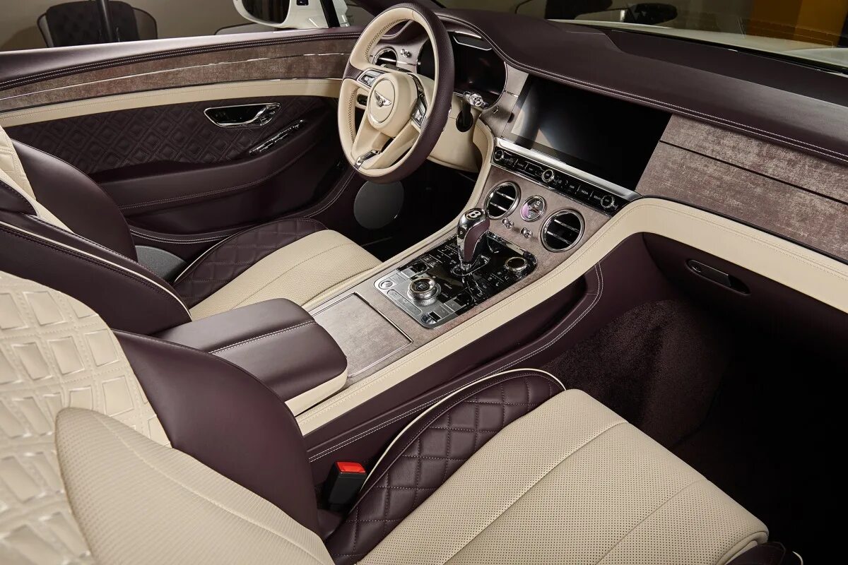 Как выглядит салон внутри. Бентли бентайга интерьер. бентли салон. bentley hunaudieres салон. bentley bentayga цвета салона.