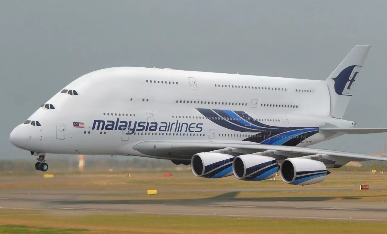 A 380 Аэробус vs Antonov 225. Самый большой Аэробус а380. Самолет Airbus a390. Аэробус а380 Россия