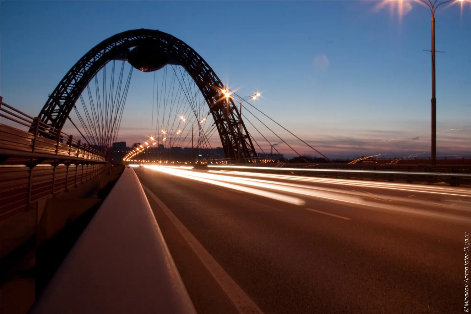 Серпантин дорога. Огненная бесконечность. Москва на выдержке. Выдержка 7 букв. Бенгальские огни выдержка.