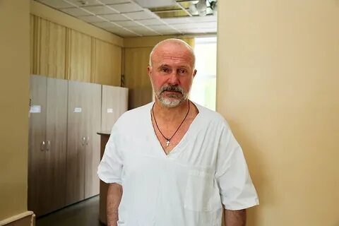 Хирург красно