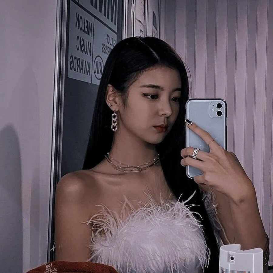 Itzy mirror. Лиа итзи. лия itzy 2025. лиа итзи эстетика. группа itzy лиа.