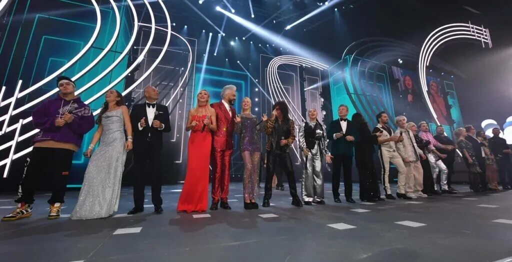 Полина гагарина новый образ. Новая песня года кто выступает. Кудрявцева лазарев ведущие муз тв. Песня года 2021. Юлианна караулова 2022.