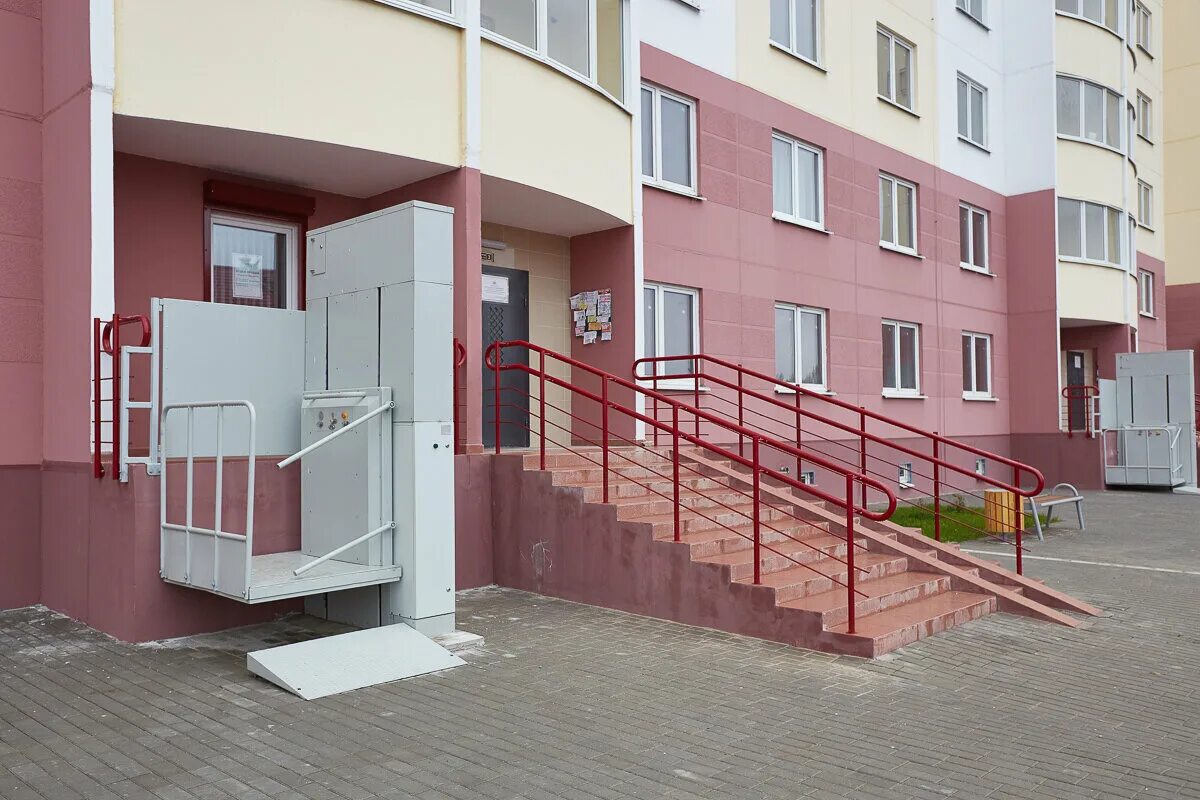 Входная группа в магазин в жилом доме. Входная группа в многоквартирном доме. Стройка внутренняя отделка. Отделка офисных помещений. Отделка нежилых помещений.