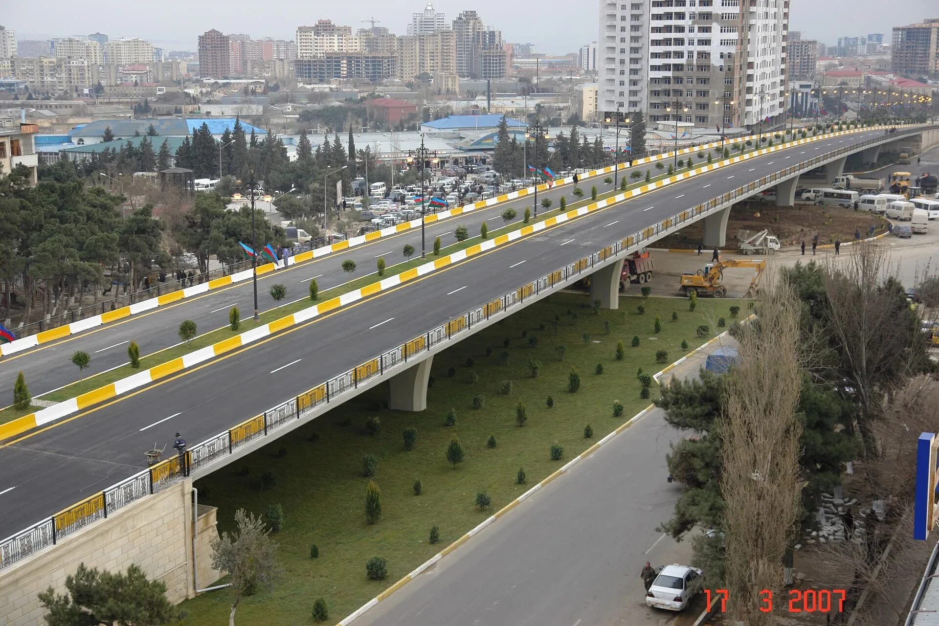 Въехать в азербайджан. Мост в Баку. Баку проспект Тбилиси. Эстакада в Баку. Мост на въезд в Баку.