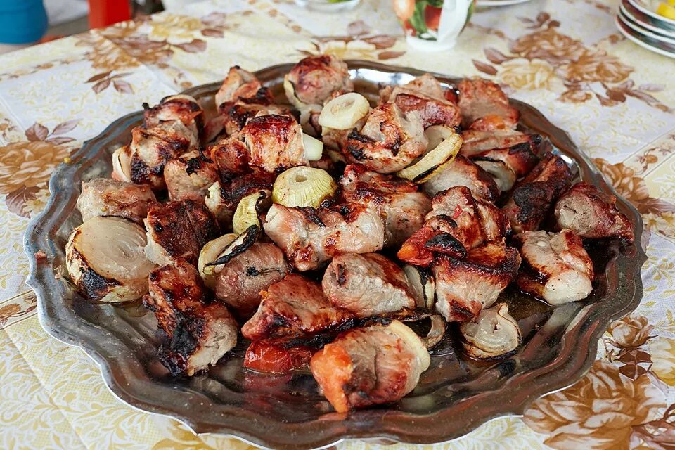 Почему сухой шашлык. Тазик шашлыка. шашлык домашний. готовый шашлык. таз шашлыка.