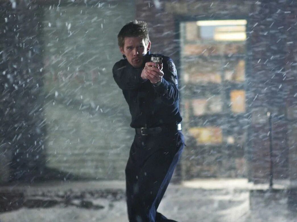 Нападение на 13-й участок фильм 2005. Кино нападение на 13 участок. Нападение на 13-й участок фильм 2005. Нападение на 13-й участок фильм 2005. Гэбриэл бирн нападение на 13 участок.