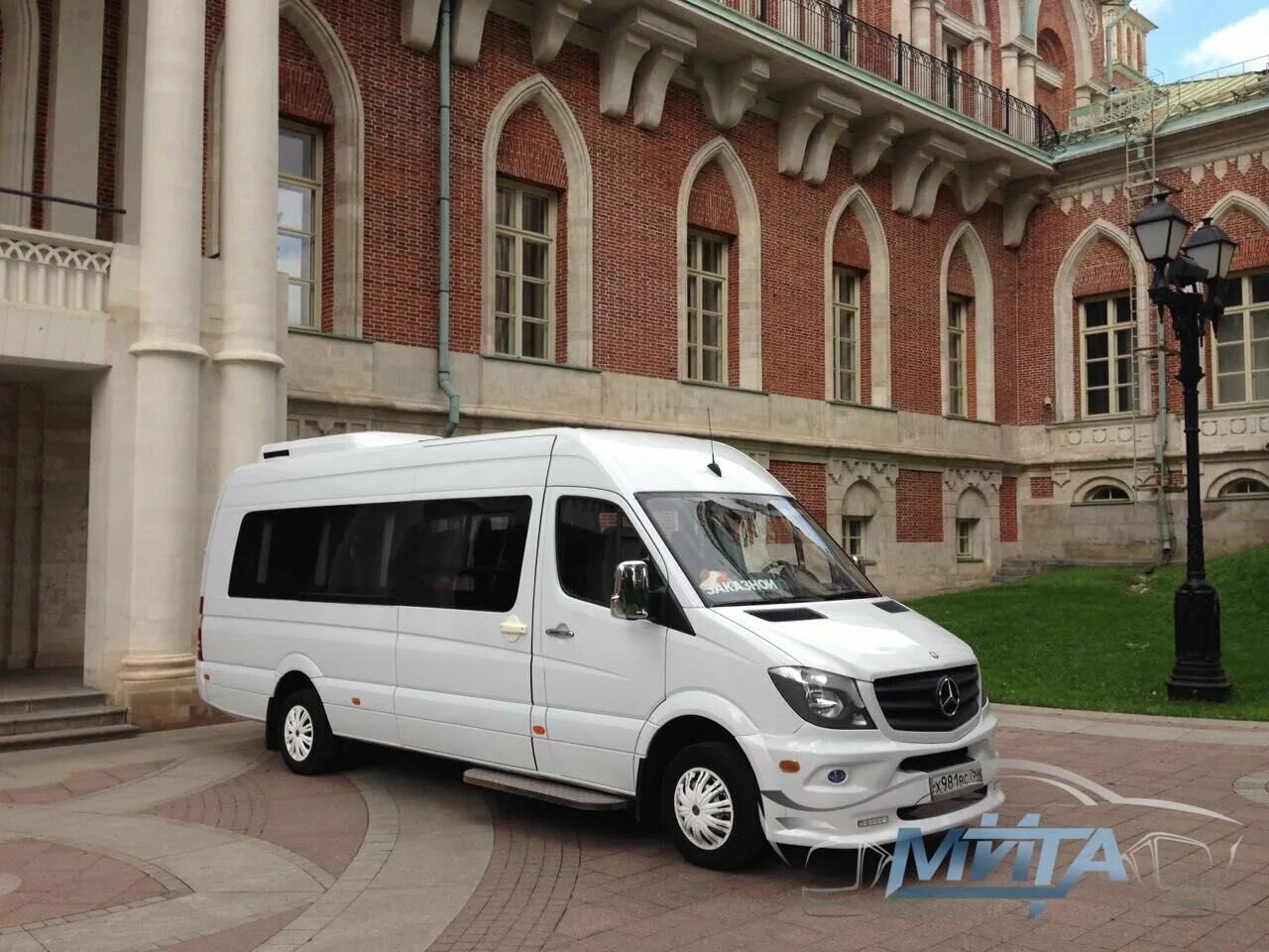 Микроавтобус на час. Спринтер куш баллон. Микроавтобус на час. Тойота хайс 2017 год. Микроавтобус на час.