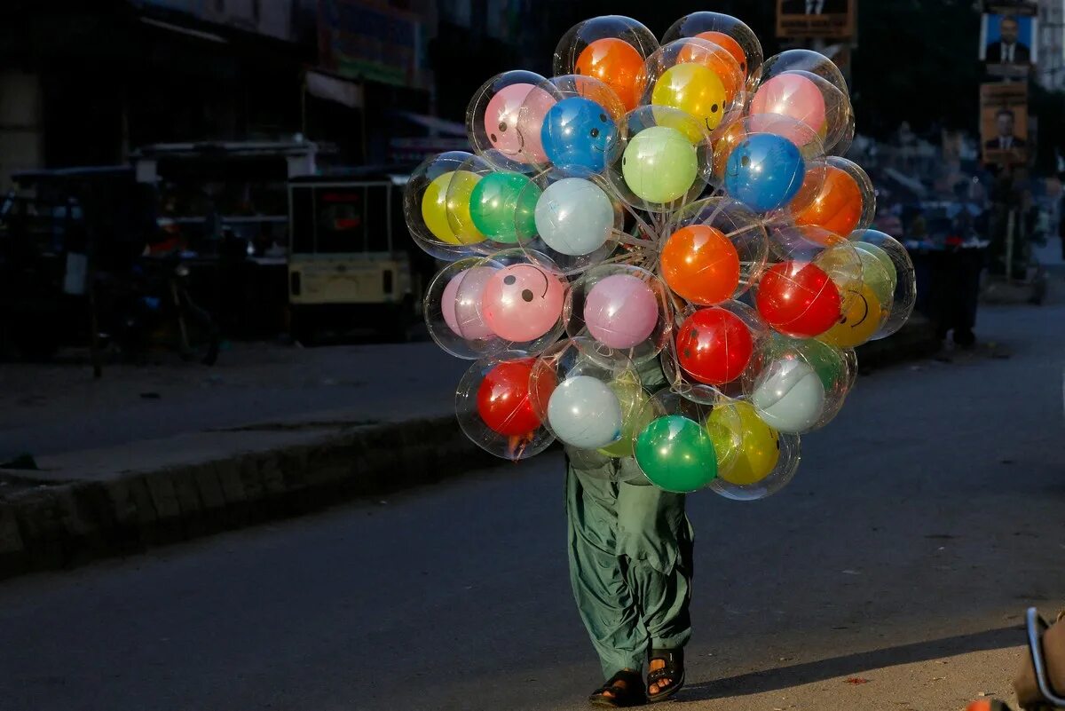 Продавец воздушные шары. Продавец воздушных шаров. Интересные события.