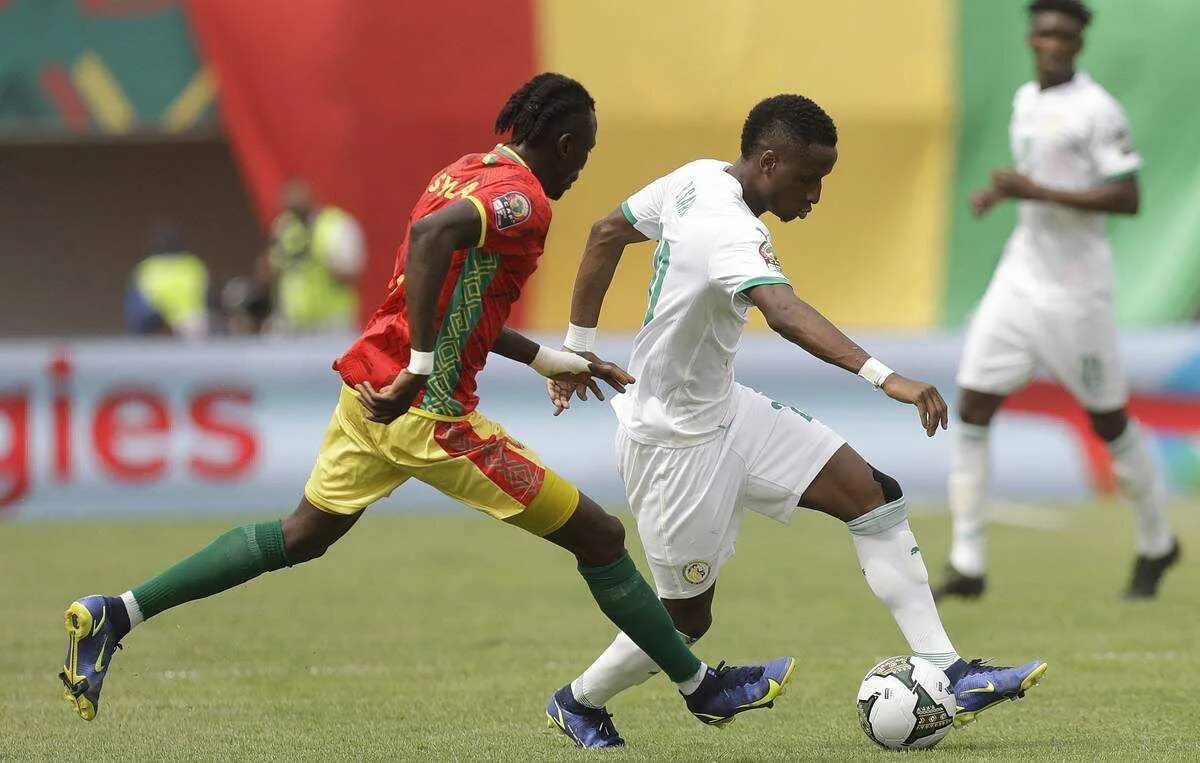 Гвинея египет прогноз. Сенегал гвинея. иссиага силла футболист. bouna sarr senegal. контур экваториальной гвинеи.