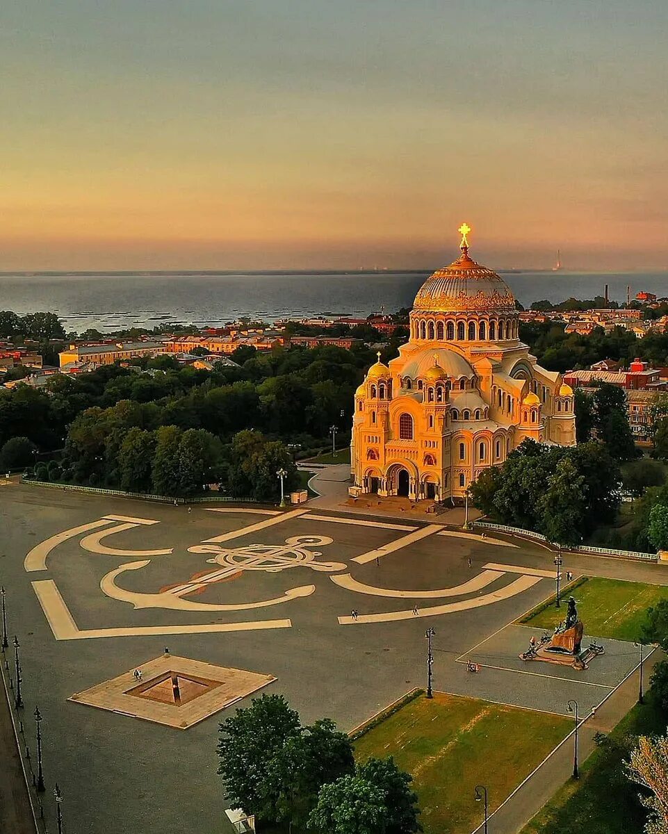 якорная площадь в кронштадте. кронштадт центр города. кронштадт достопримечательности. красивый кронштадт. кронштадт.
