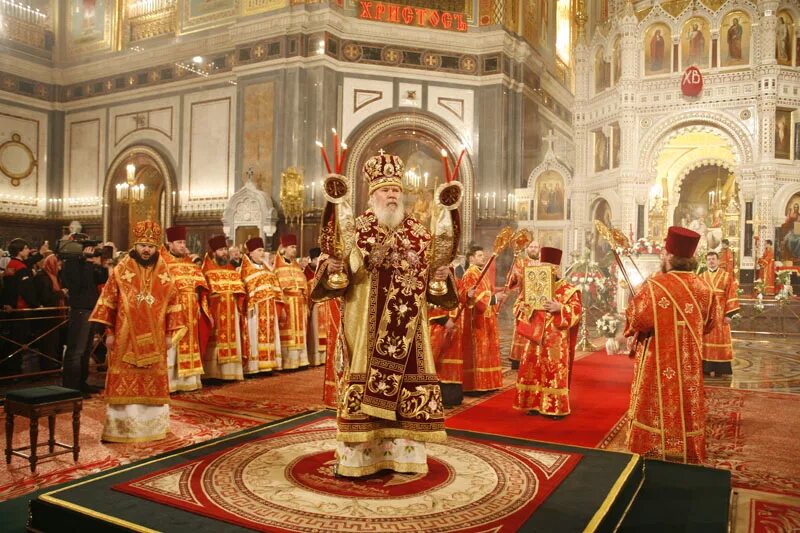 пасхальная литургия. богослужение в храме христа спасителя в москве.