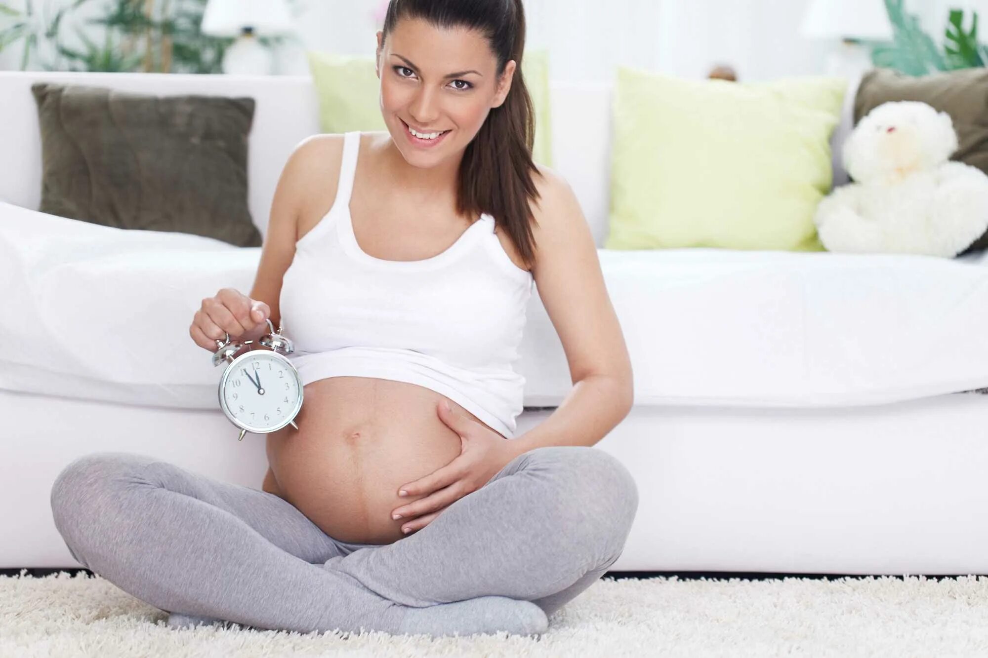 Подготовка к родам. Беременные девушки. Курсы беременности и родов