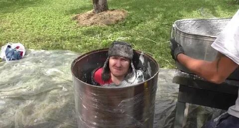 Как достать предмет из бочки schoolboy