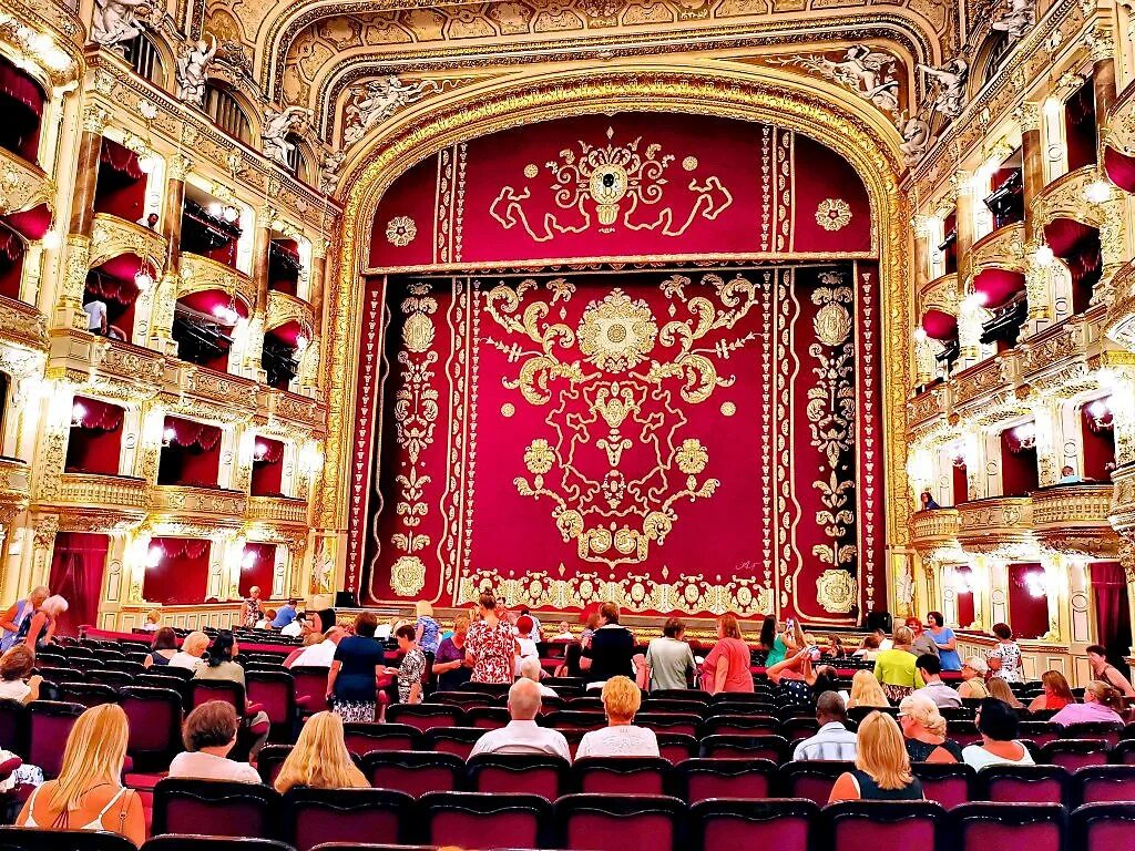 Одесский оперный театр. Театр оперы в Одессе. Одесса оперный театр внутри. . Одесский национальный Академический театр оперы.
