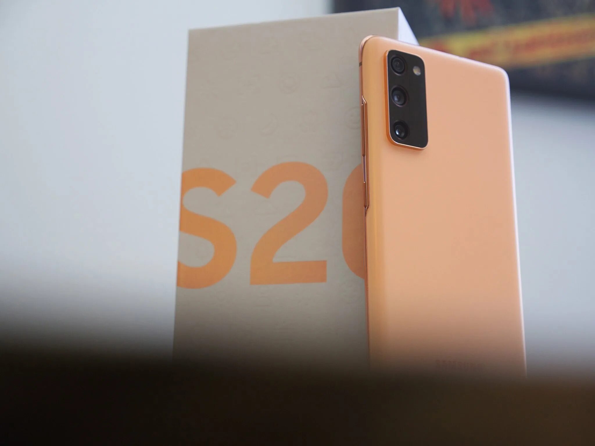 Samsung s9 fe купить. Samsung Galaxy s20 Fe Orange. S20 Fe Orange. Galaxy s20 Fe оранжевый. S20 Fe 5g.
