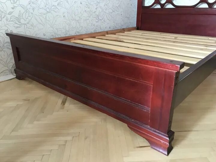 Авито фабричная. Кровать из массива Вега. Массив сосны цвет вишня. Кровать двуспальная из массива махагон фото.