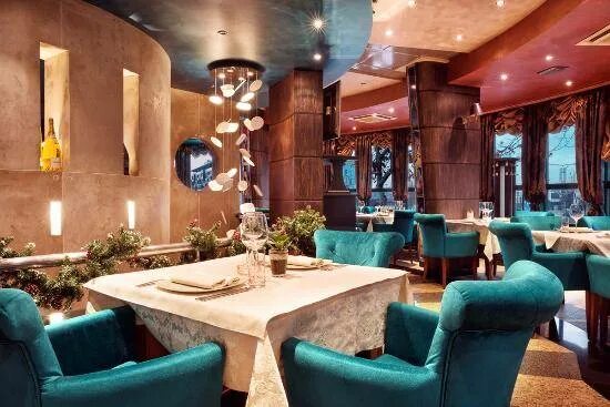 Dali ресторан казань. Кафе таверна новотитаровская. Банкетный зал дали россошь. Live dali рестораны. Ресторан дали москва.