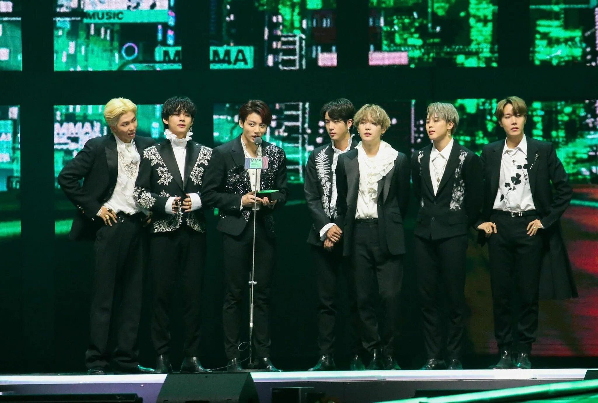 Бтс мма 2019. Бтс на премии мма 2018. Мин юнги мма 2019. Бтс премия mma 2020. Bts mma 2019.
