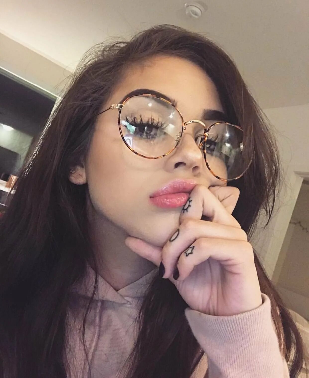 Девушка в очках 18. Девушка в очках 18