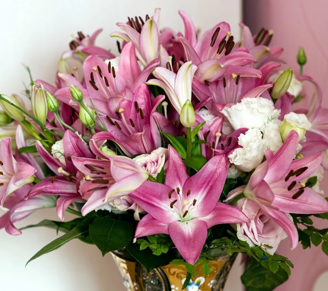 Красивый букет лилий. Лилия дольчетто. букет &quot;лилии&quot;. букет лилия и эустома. лилия восточная букет.