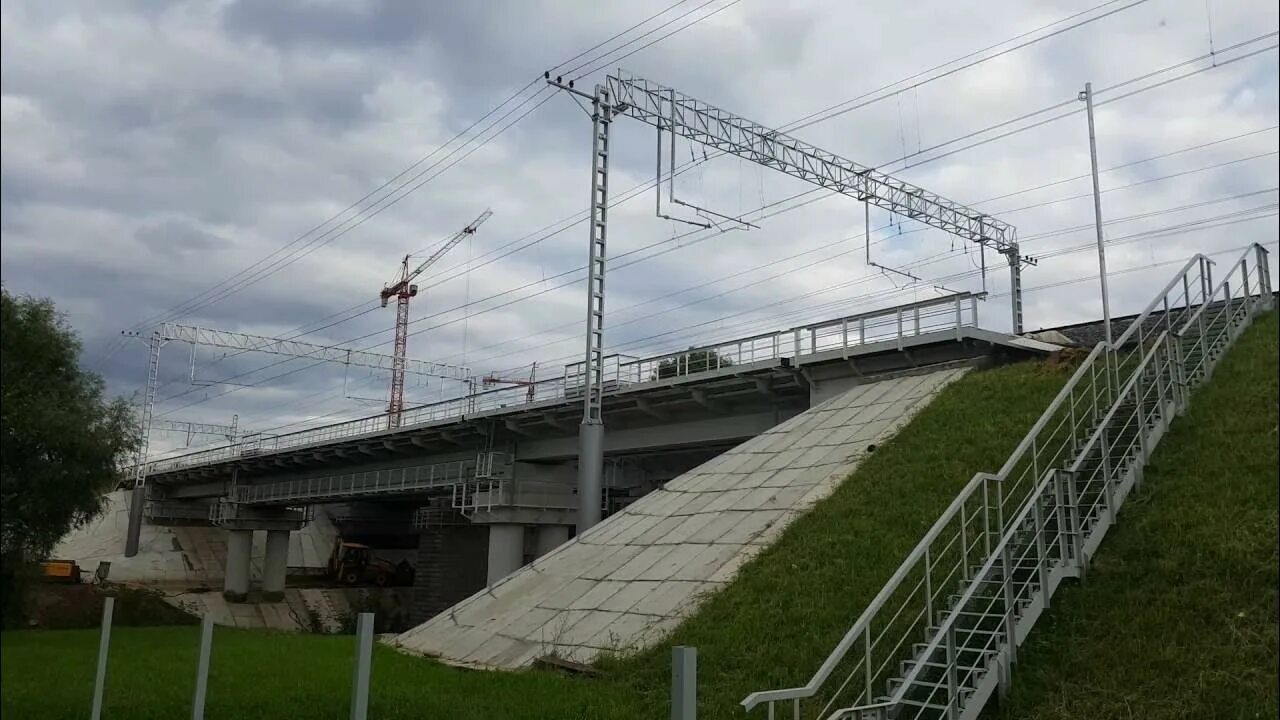 Мост через котловку. Яуза жд мост. река лихоборка жд мосты. жд мост в кингисеппе. мост через реку яуза электрозаводская.