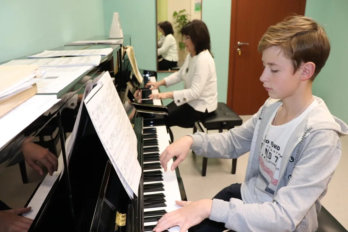 олимпиада по сольфеджио 2023. предпрофессиональная сольфеджио. сольфеджио задания. нотный фон. первый урок на фортепиано.