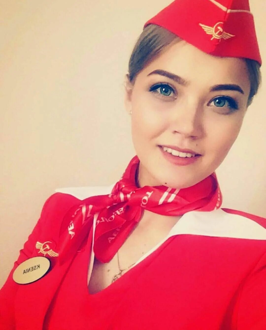 Стюардесса уитни йонг. Топ самых красивых стюардесс. Очень красивые стюардессы. Claire castel бортпроводница. Очень красивые стюардессы.