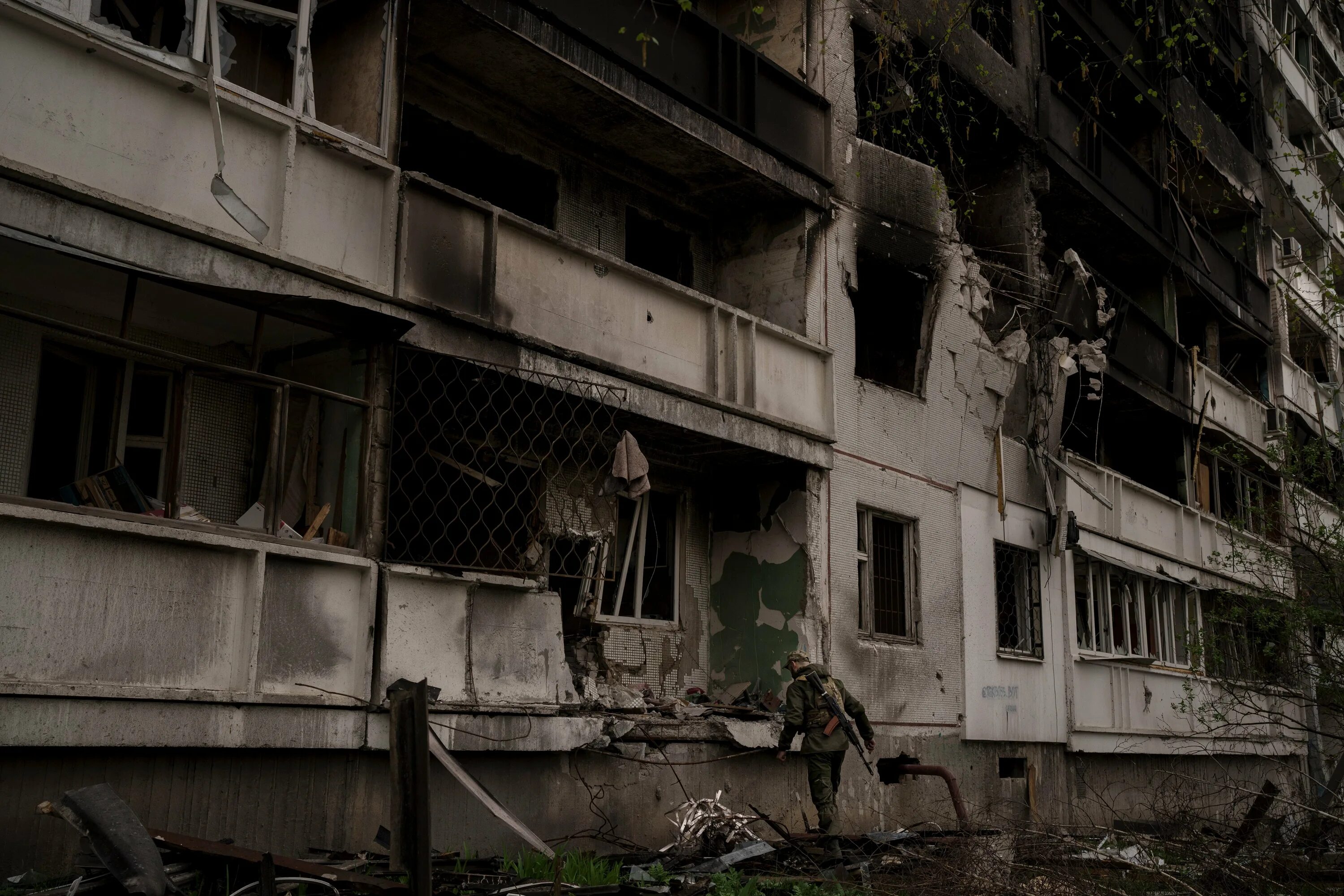 Поля украины после обстрелов. Школа после обстрела. Киев дворы. Харьков новости. Центр киева майдан.